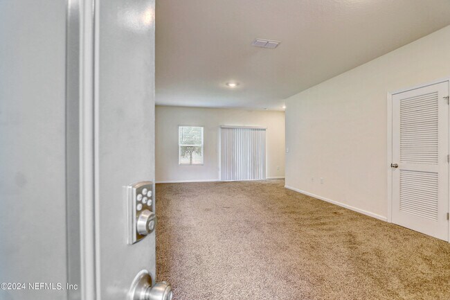 Photo - 335 Aralia Ln