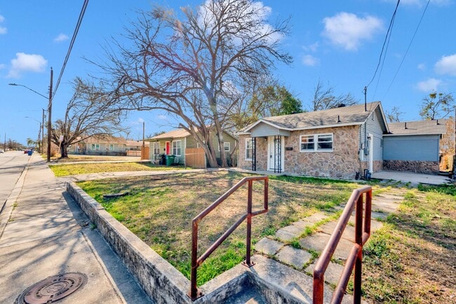 Photo - Cozy 3 Bed 2 Bath- Newly Renovated Home in Downtown San Antonio!