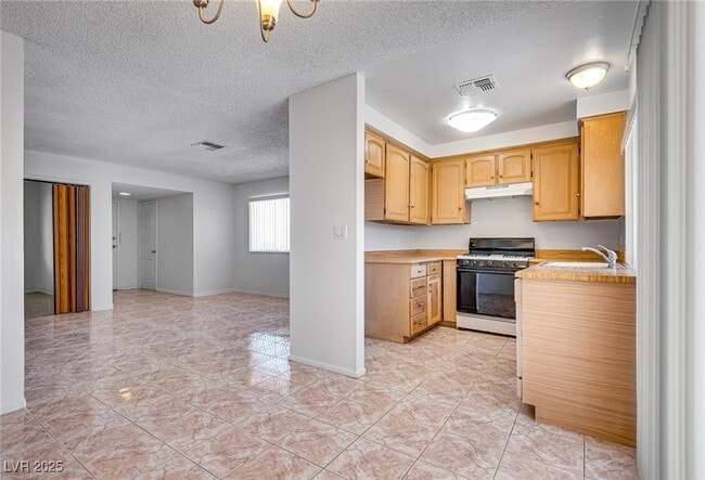 Building Photo - 6211 Meadow Brook Ln Rental