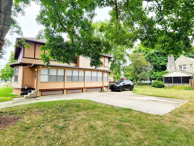 Rear shared parking spaces - 329 N North St Unit 329 N North Street