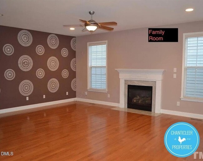 Photo - 200 Elmhaven Way