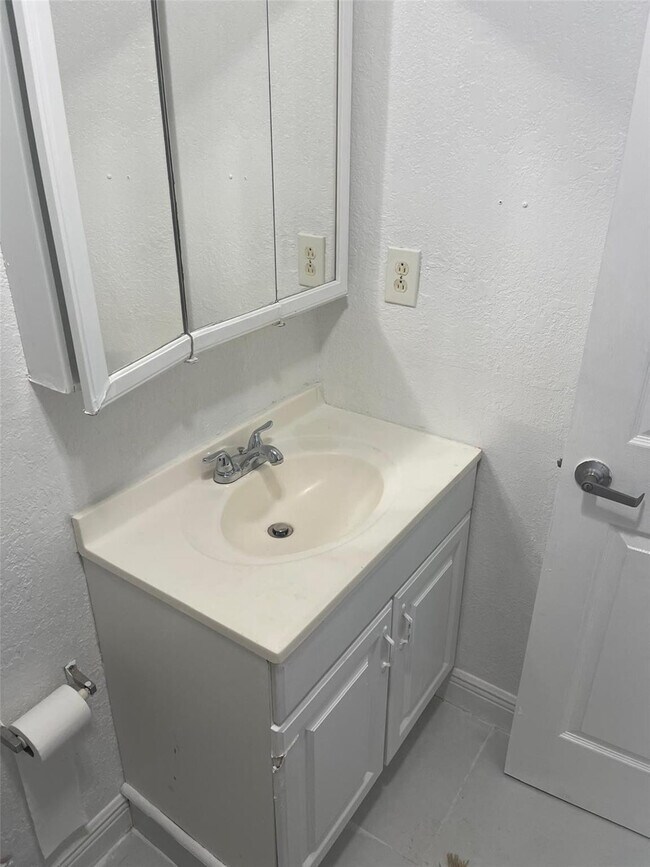 Photo - 408 SW 68th Ave