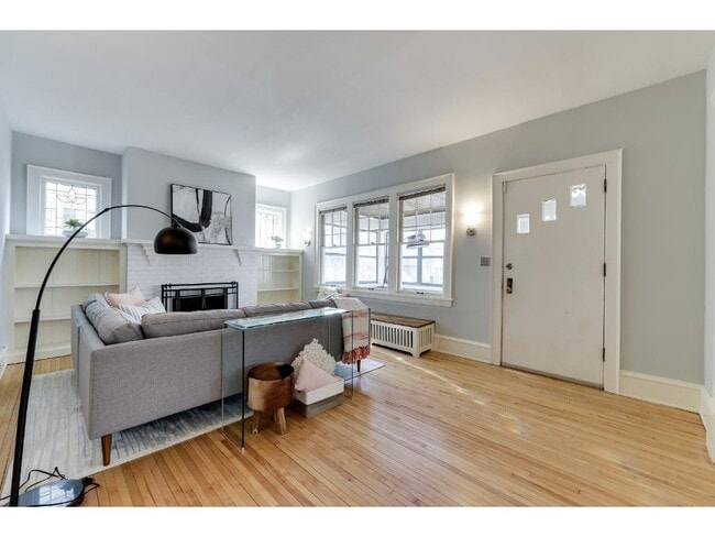 Photo - 818 W 42nd St