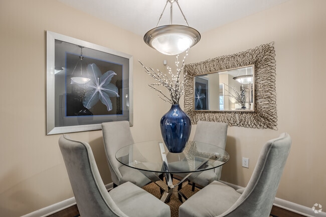 2BR, 2BA - 1005SF - Dining Room