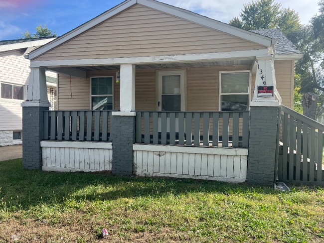 Building Photo - 1349 E Walnut St