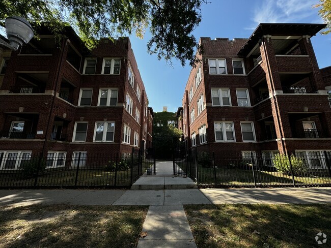 Building Photo - 4720 N Bernard St Unit 1E Rental