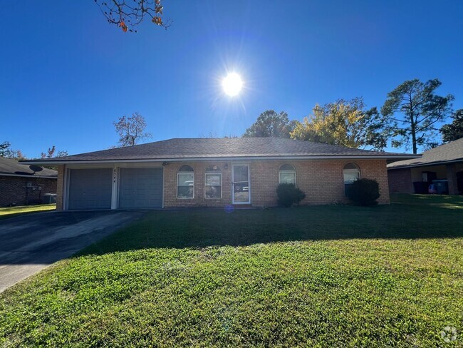 Building Photo - 3 bedroom, 2 bathroom home in Baton Rouge,...