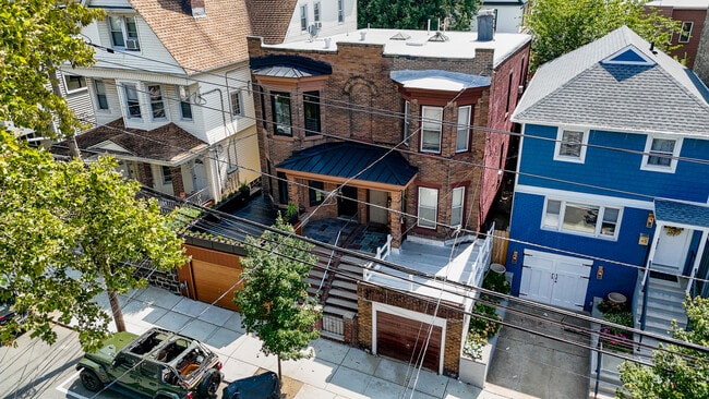 Photo - 41 47th St Unit 2