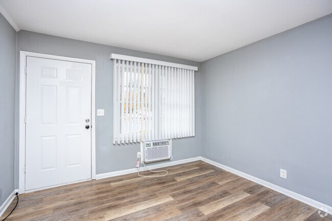1BR, 1BA - 450SF