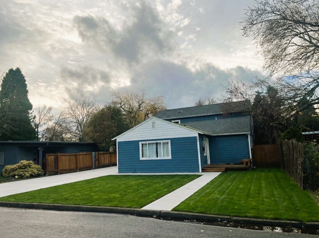 Photo - 215 SW 131st Ave