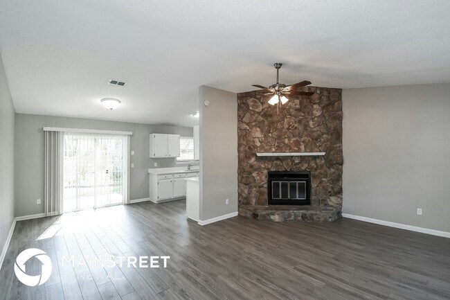 Photo - 2419 Winterwood Cir E