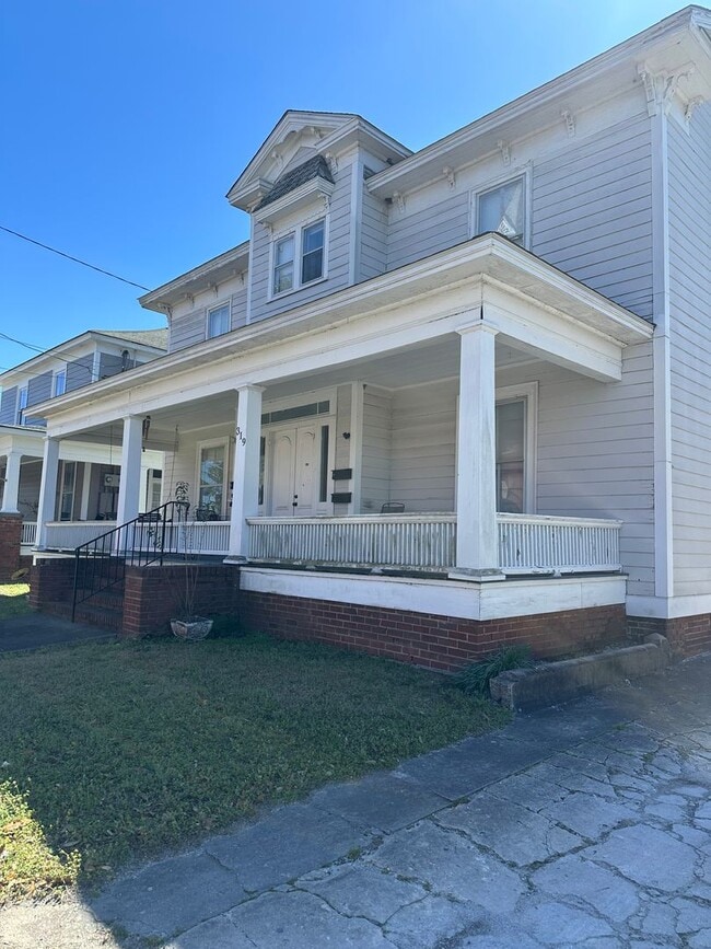 Photo - 319 W 2nd St Unidad B