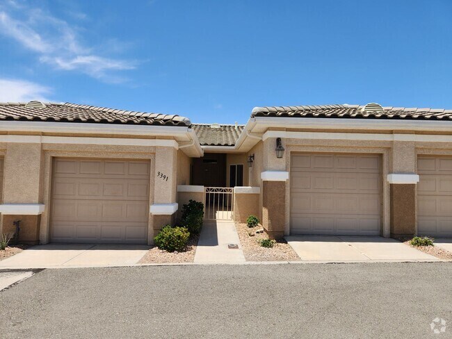 Building Photo - SINGLE STORY TOWNHOME-JUST REMODELED