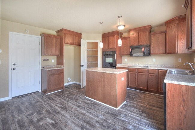 Photo - 7687 Manistique Dr