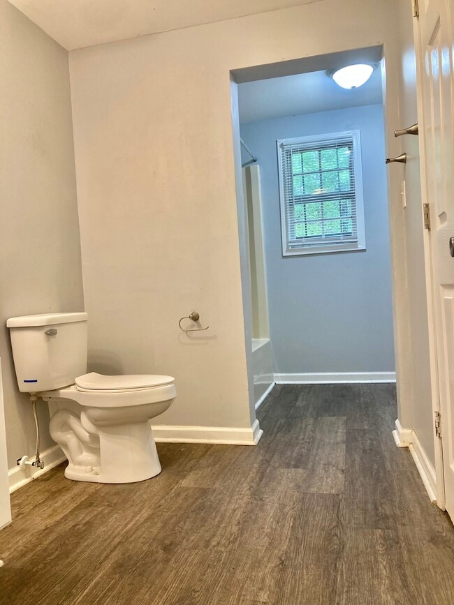 Bathroom - 626 Dashland Dr Unit Dashland B