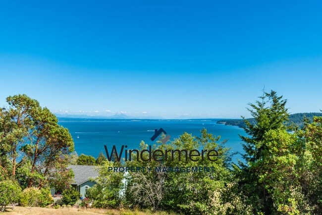 Building Photo - 3 Bedroom Home with views located in quiet Sunrise Hill Community neighborhood (with AC & Lawn Ma...