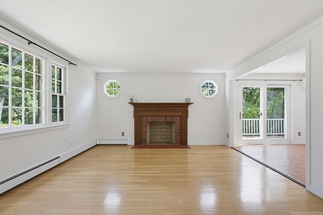 Photo - 37 Woodbury Rd