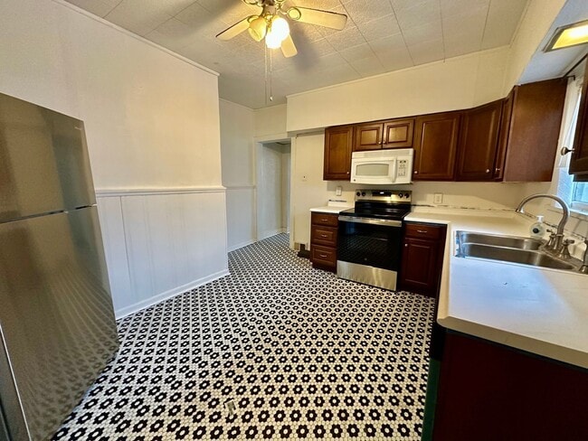 Building Photo - 3016 Mary St