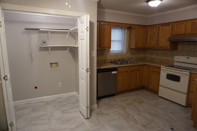 Photo - 65 Sycamore Cir