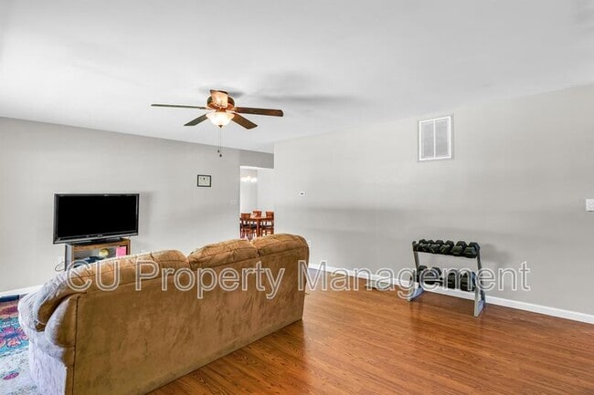Photo - 802 Stratford Dr
