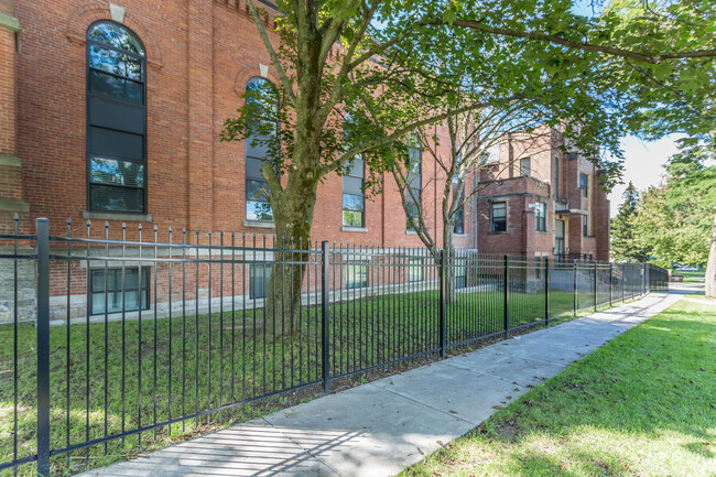 1700WGeneseeSt-3514 - The Geddes Apartments