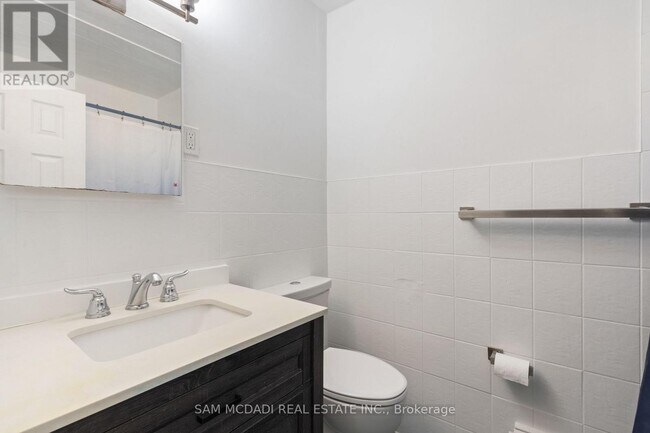 Photo - 1018 Burnhamthorpe Rd E