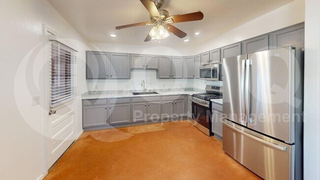 Photo - 421 W 18th St