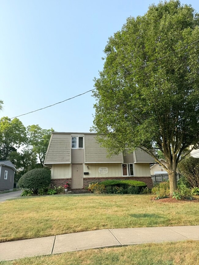 Building Photo - 103 W Park St Rental