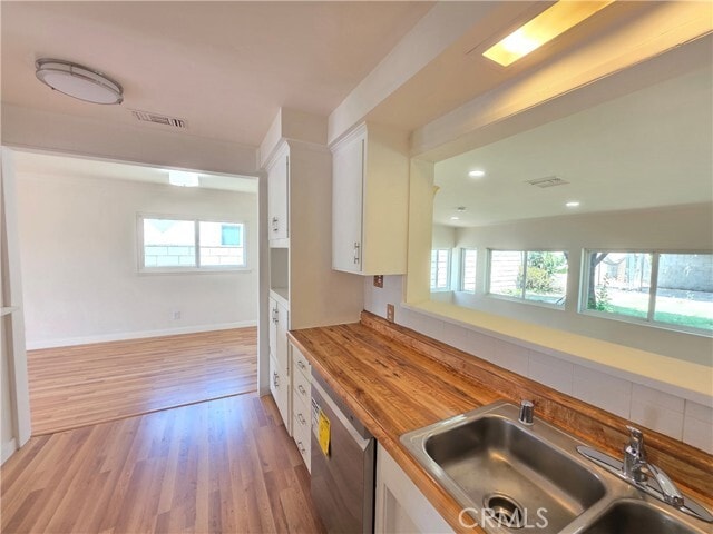 8834 Stansbury Ave