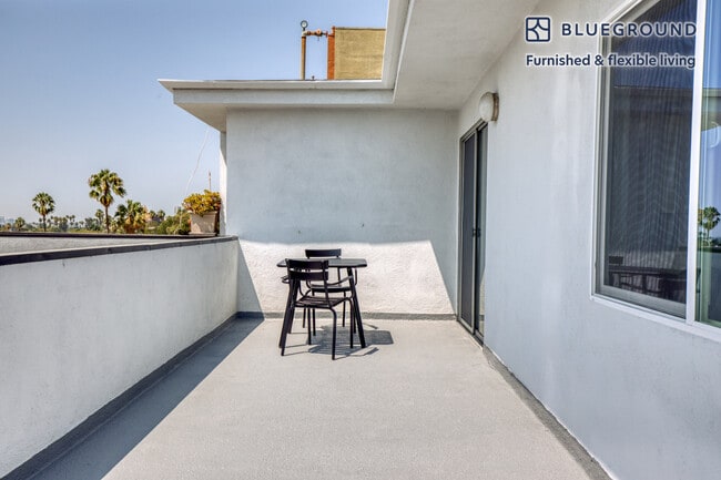 Photo - 1635 N Martel Ave Unit FL5-ID500