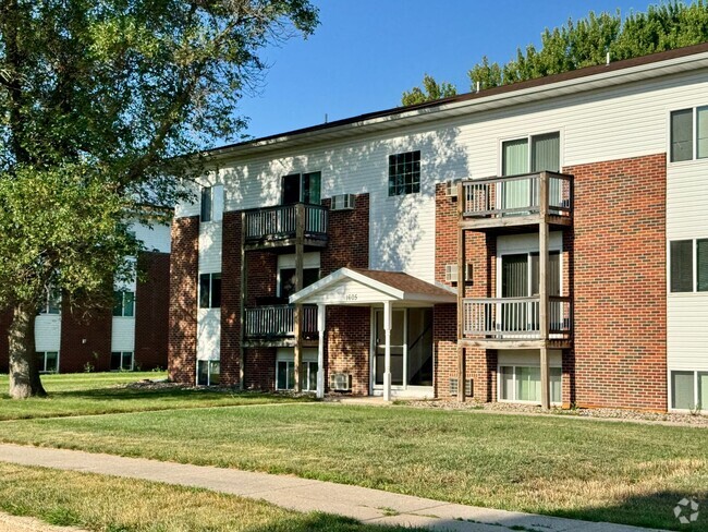 Building Photo - Village Court Apartments