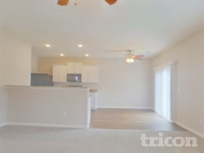 Photo - 1332 Waylon Ave