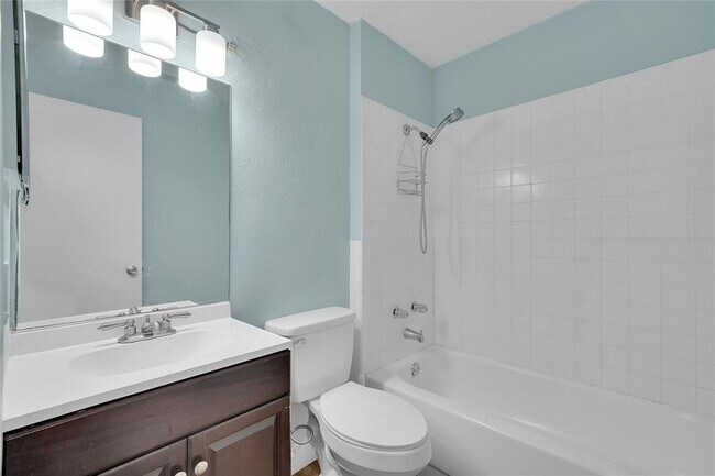 Photo - 2331 NW 96th Ter Unidad 17N Rental