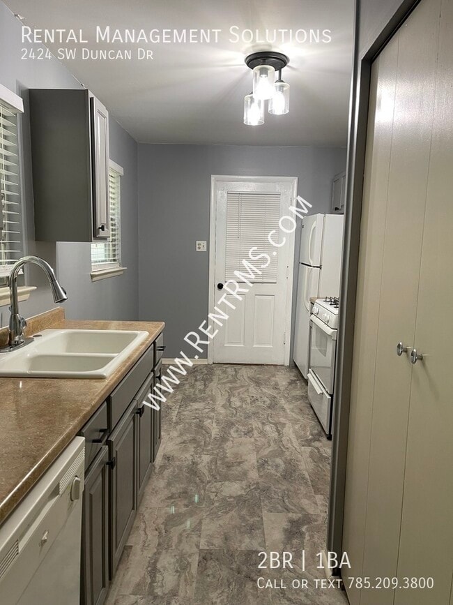 Photo - 2424 SW Duncan Dr