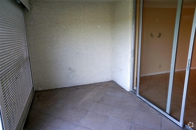 Building Photo - 4570 NW 18th Ave Unit 607 Rental