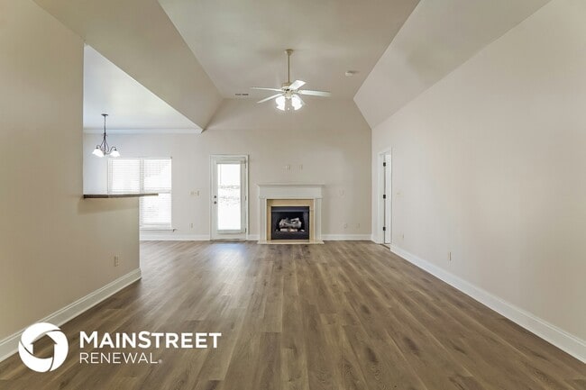 Photo - 108 Lorrin Ln