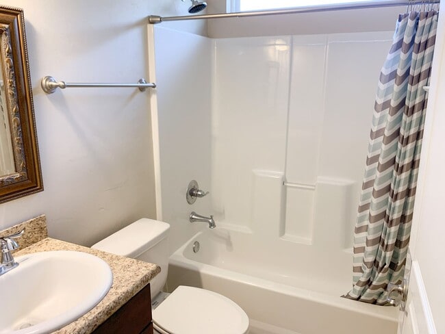 Photo - Oak Ridge Home - 3 Bed 2 Bath Home