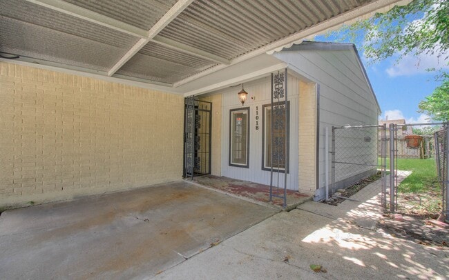 Photo - 11018 Long Gate Dr
