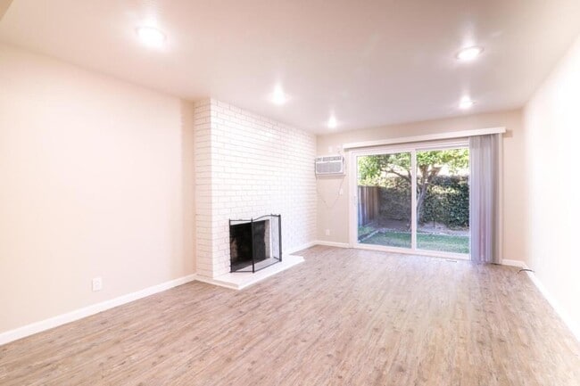 Photo - 1685 Whitwood Ln