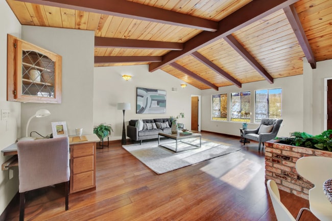 Photo - 1706 Adele St