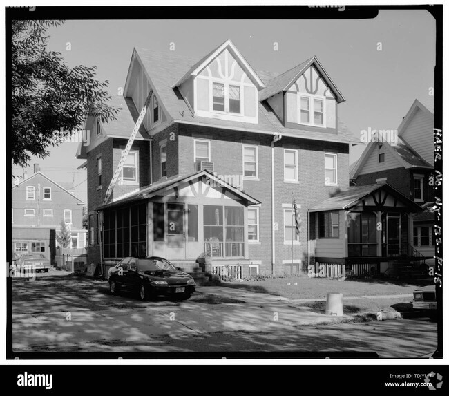 Building Photo - 2215 Pennsylvania Ave Unit Royal Oak Rental