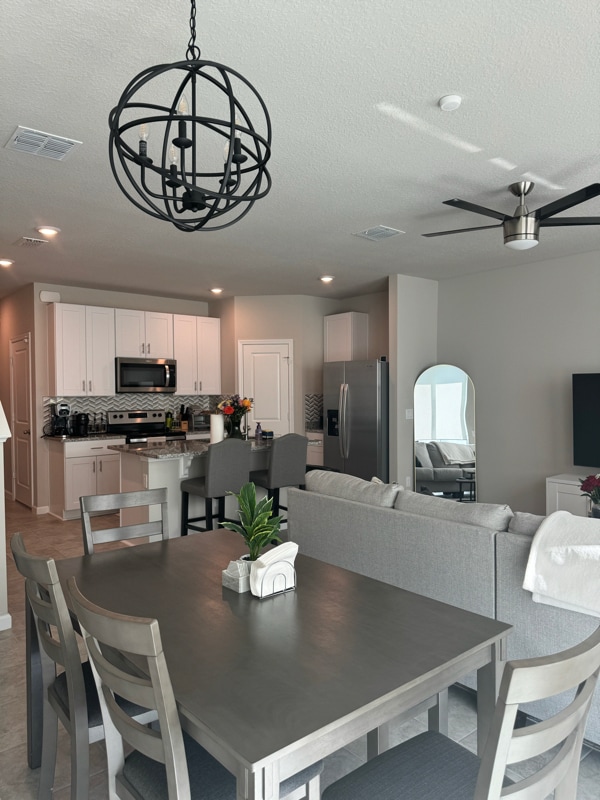 Building Photo - 5649 Mentmore Dr