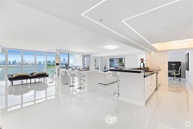 Building Photo - 1900 Sunset Harbour Dr Unit 2002/4 Rental