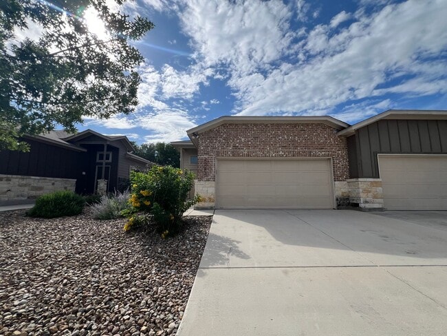 Photo - Luxury 3/2 duplex in NBTX