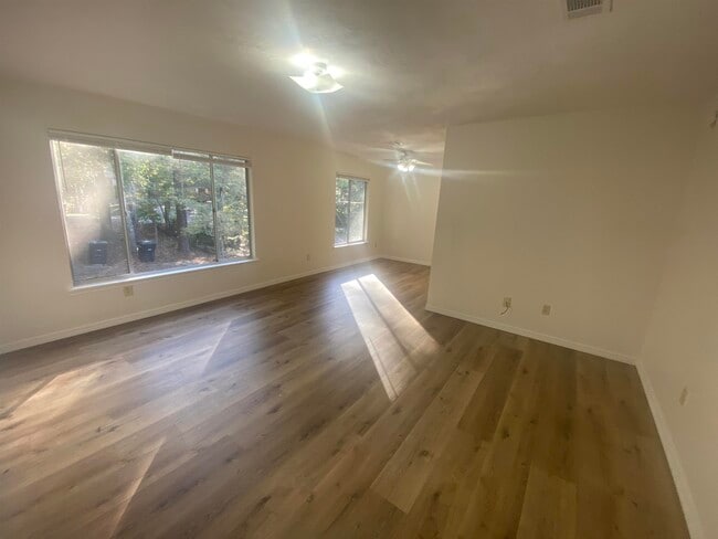 Photo - 2220 Claremont Ln