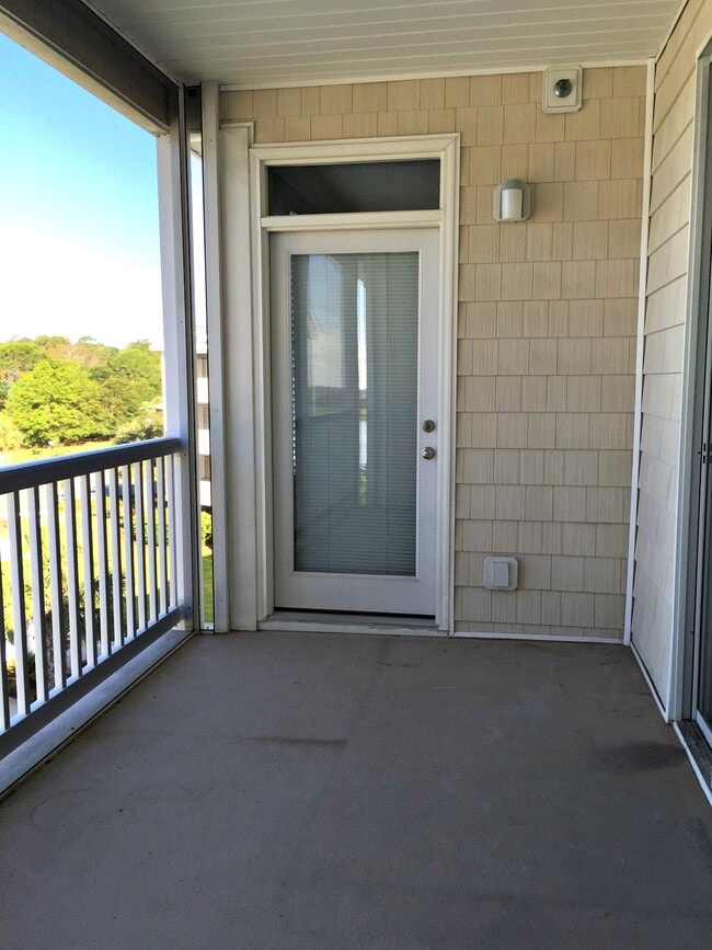 Huge Screened Balcony - 1135 Park Rd Unit 3303