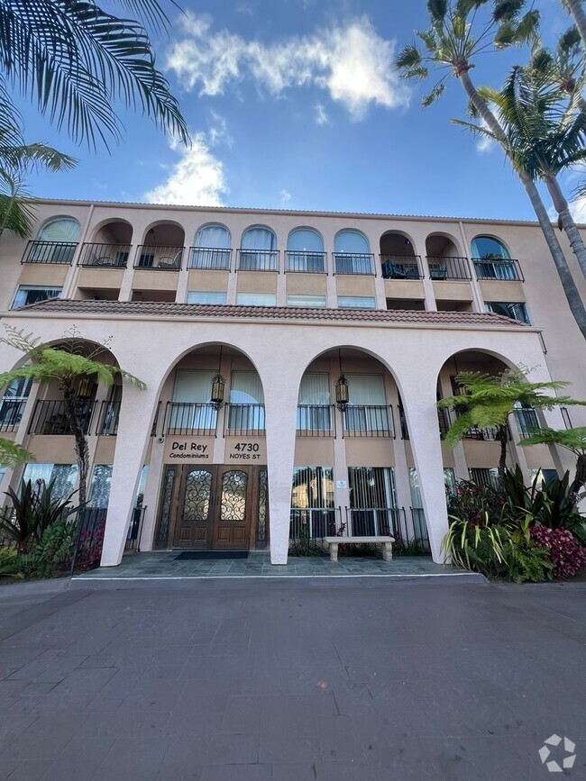 Building Photo - 2 Bedroom Condo in Pacific Beach Unit 214