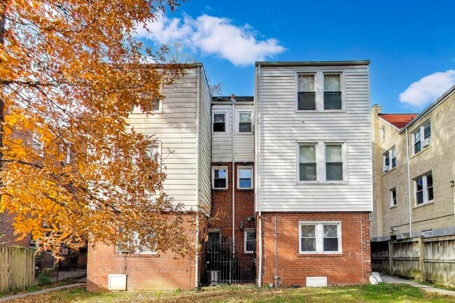 Photo - 8611 Flower Ave - Unit 1 - Sunny 2 Bed in Tacoma Park! Pet’s Allowed! Parking! Unit 8611 - 1