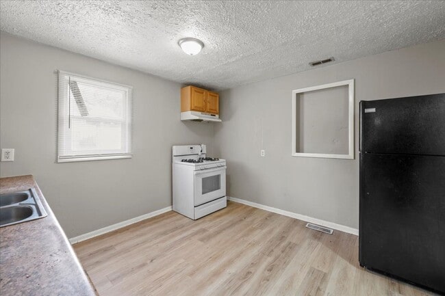 Photo - 1744 Dawson St