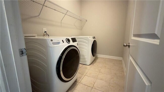 Photo - 4844 Albany Wy